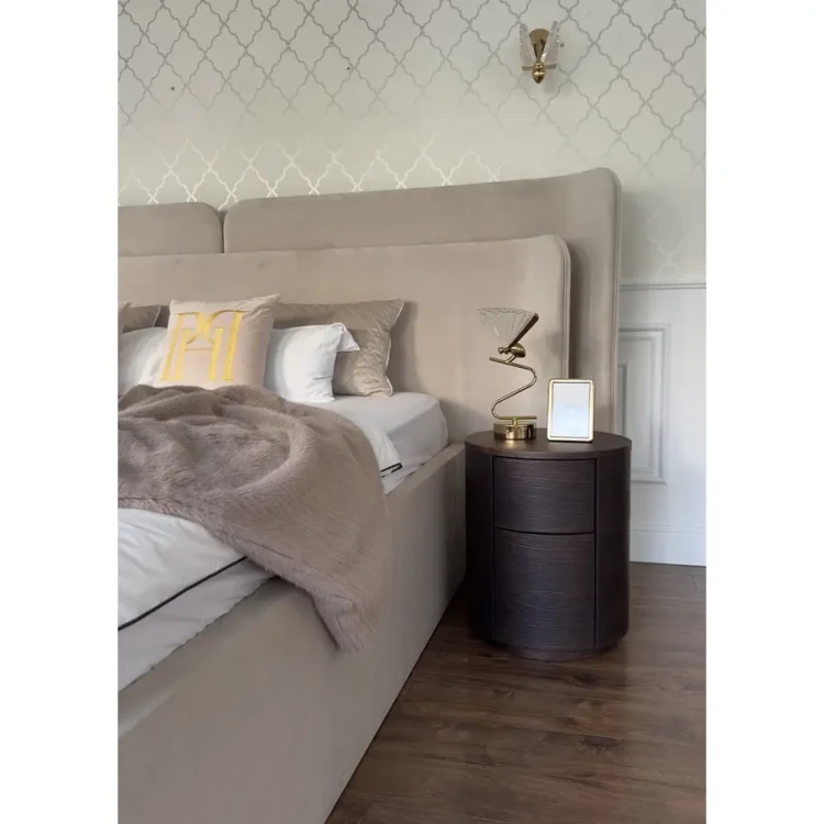 nowoczesna szafka nocna z szufladami drewniana