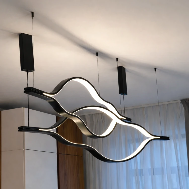 żyrandol czarny metalowy w kształcie chmury