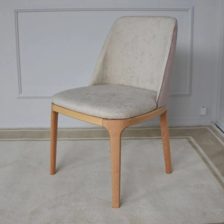 krzesło z drewnianymi nogami z tapicerowanym siedziskiem na zamówienie