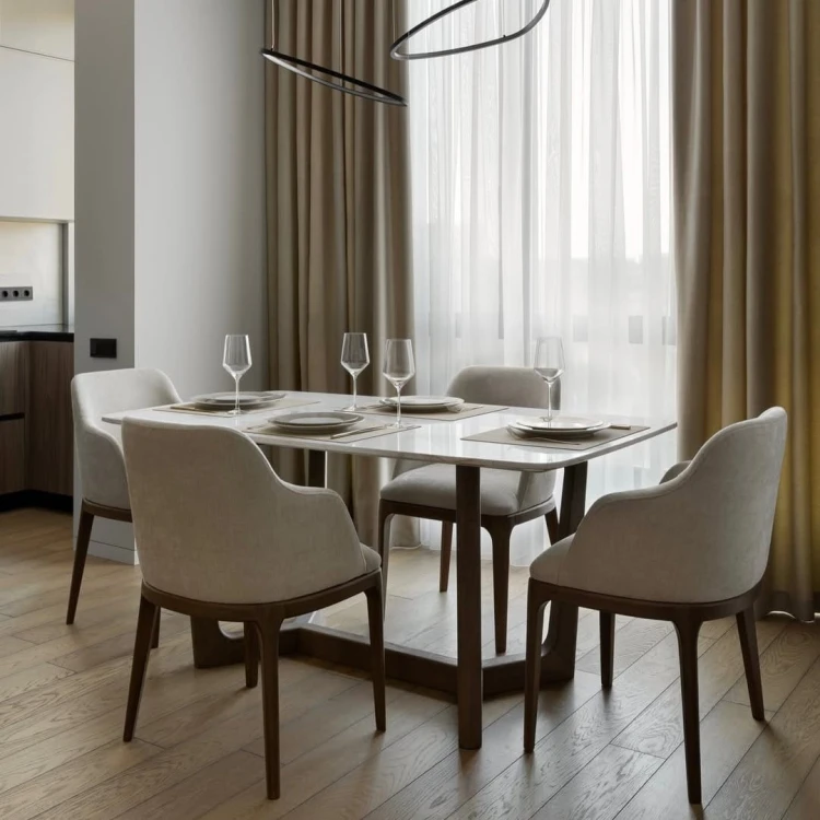 krzesło tapicerowane do jadalni na drewnianych nogach.jpg