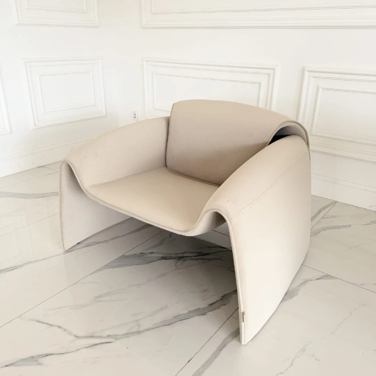 nowoczesny tapicerowany w unikalnym ksztalcie.JPG