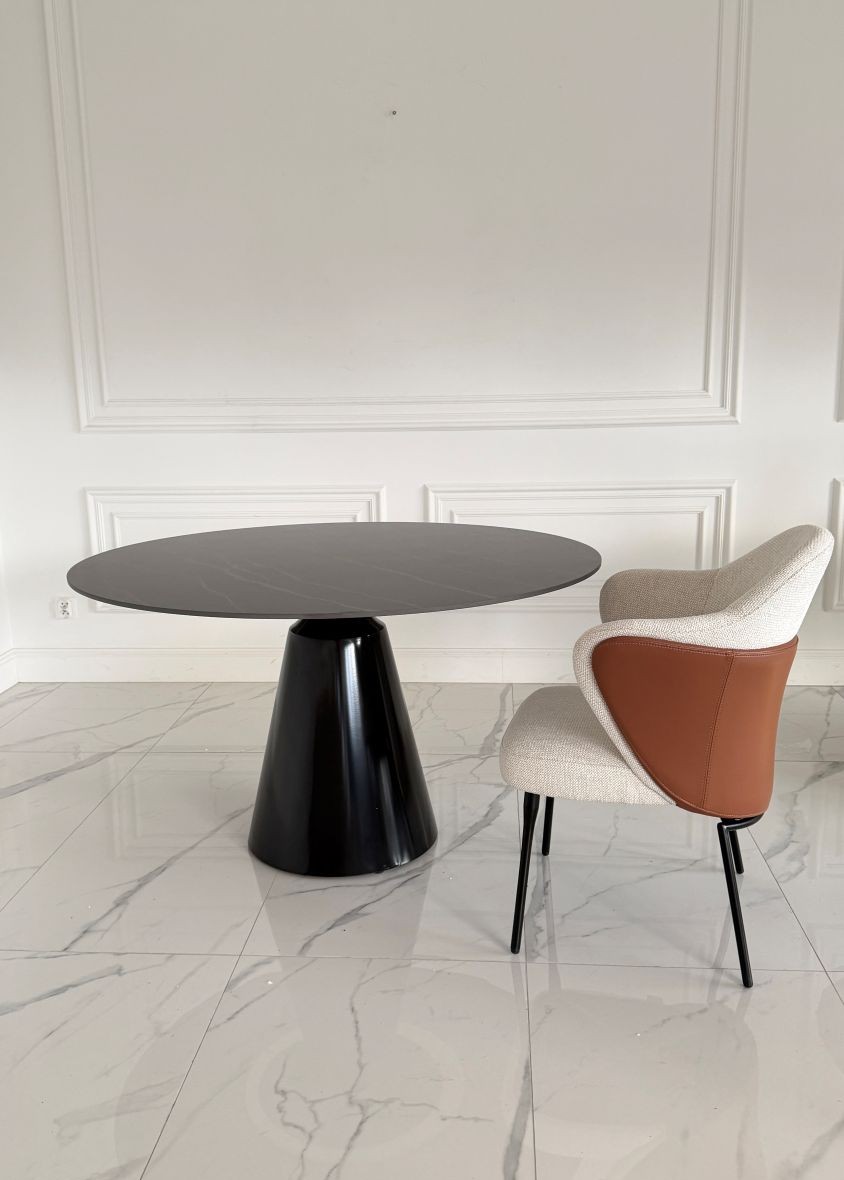 stół okrągły czarny metalowy z kamiennym blatem